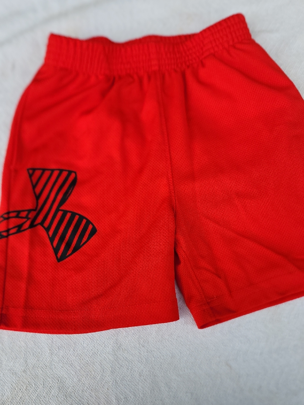 Under Armour Boys Red Athletic Mesh Shorts with Black Logo Size 3T